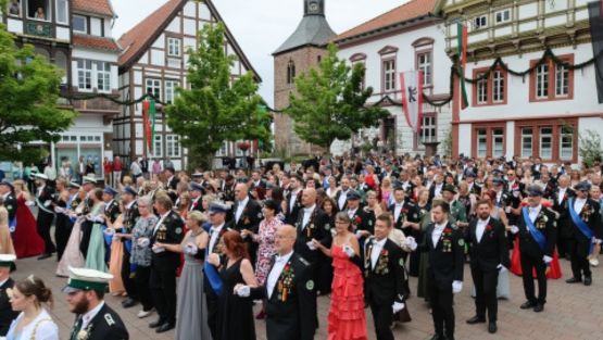 Prunkvolle Königspolonaise erstmalig beim Westfälischen Schützentag